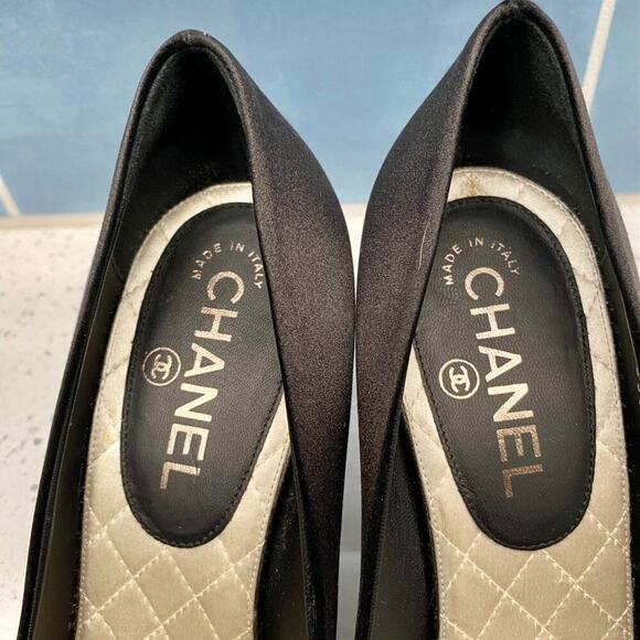 Chanel 2012 Interlocking CC Logo Lagerfeld Satin Crystal Pumps 38.5 Box Dust Bag - Picture 5 of 16
